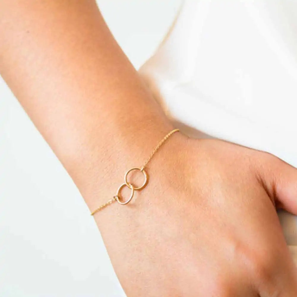 Pulsera con Círculo de la Unión (Diseño Minimalista)